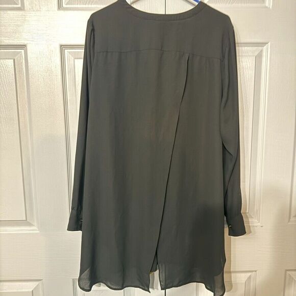 Lane‎ Bryant 18/20 women 1/4 Button Long Sleeve Open V Back Blouse - Picture 3 of 9